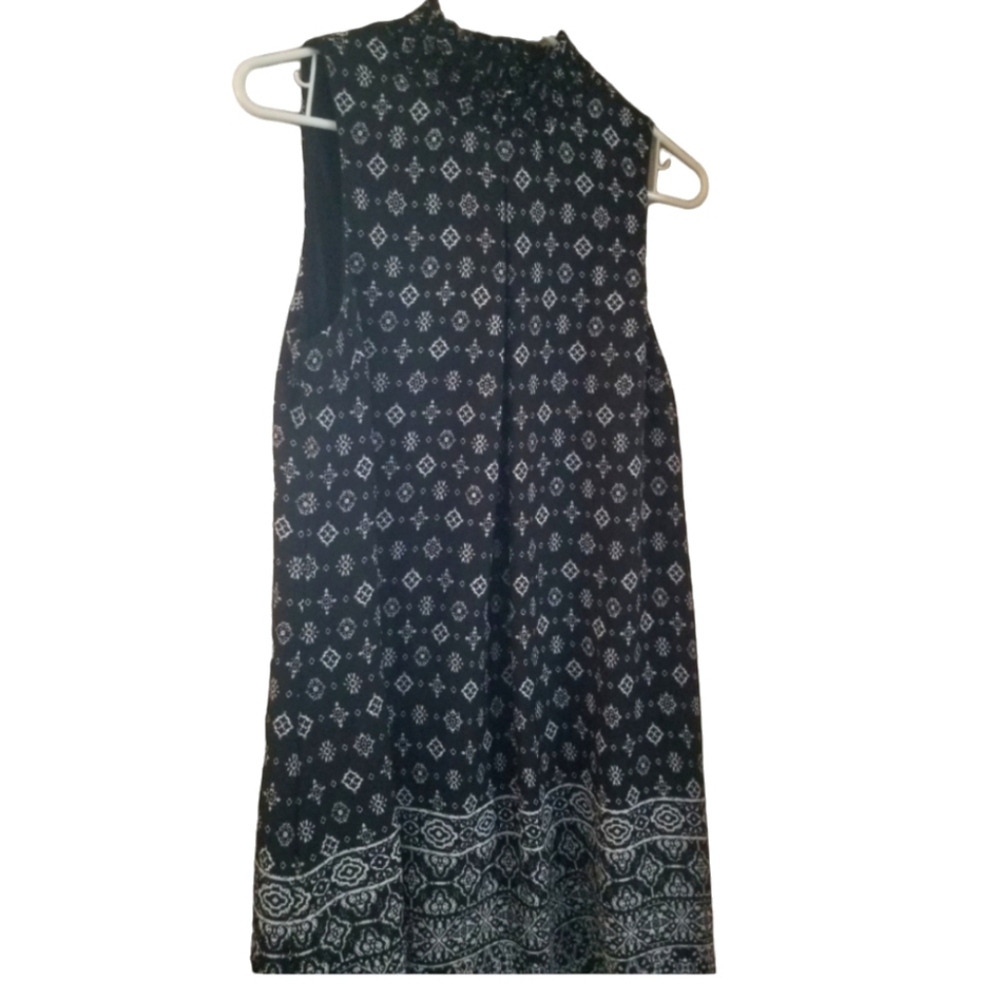 Speechless dress cute shift type bohemian look with a mock neck.